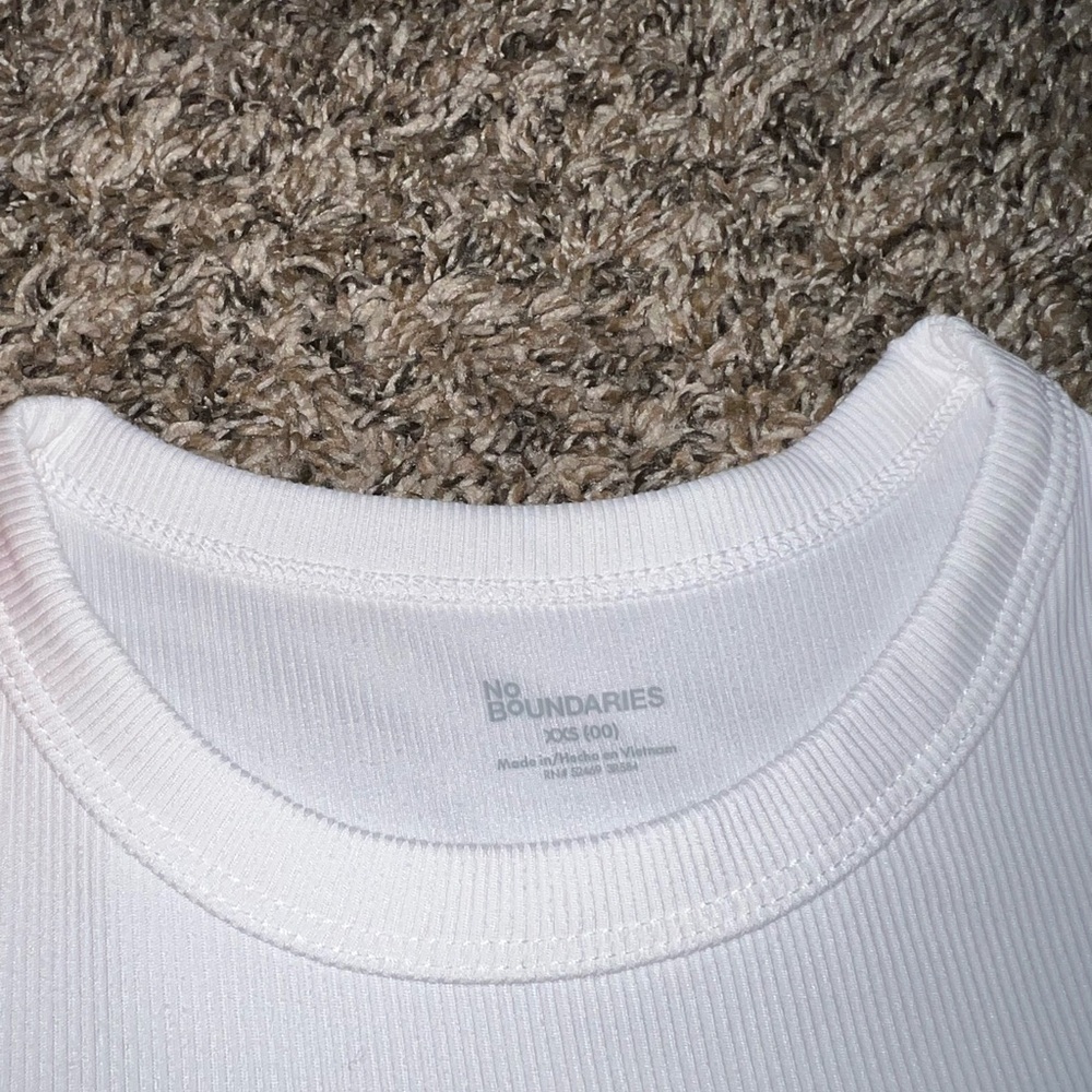 No Boundaries White Long-Sleeve Crewneck Tee for Kids XXS - Picture 3 of 6
